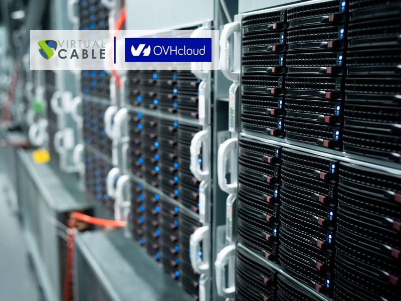 Logos de Virtual Cable y OVHcloud sobre una imagen de servidores en un centro de datos, representando su alianza estratégica en soluciones de virtualización y cloud.