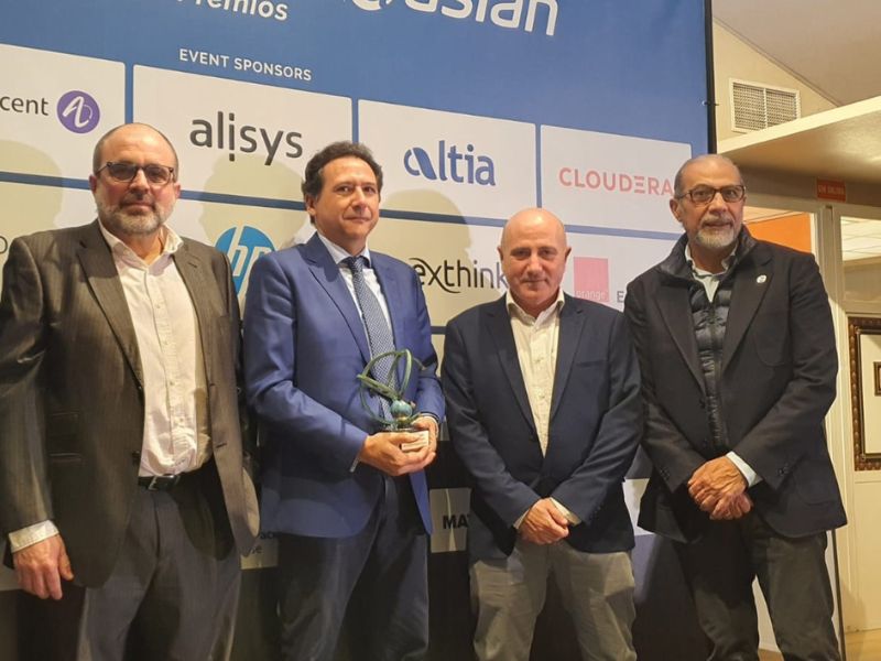 Representantes de Virtual Cable y la Universidad de Murcia recogen el Premio ASLAN 2025